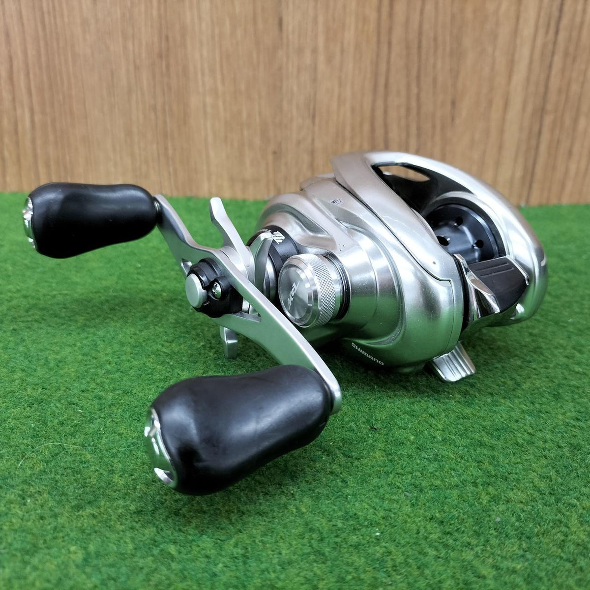 SHIMANO Baitcasting Reel METANIUM MGL XG LEFT - Banzai Thrifting | BanzaiHobby