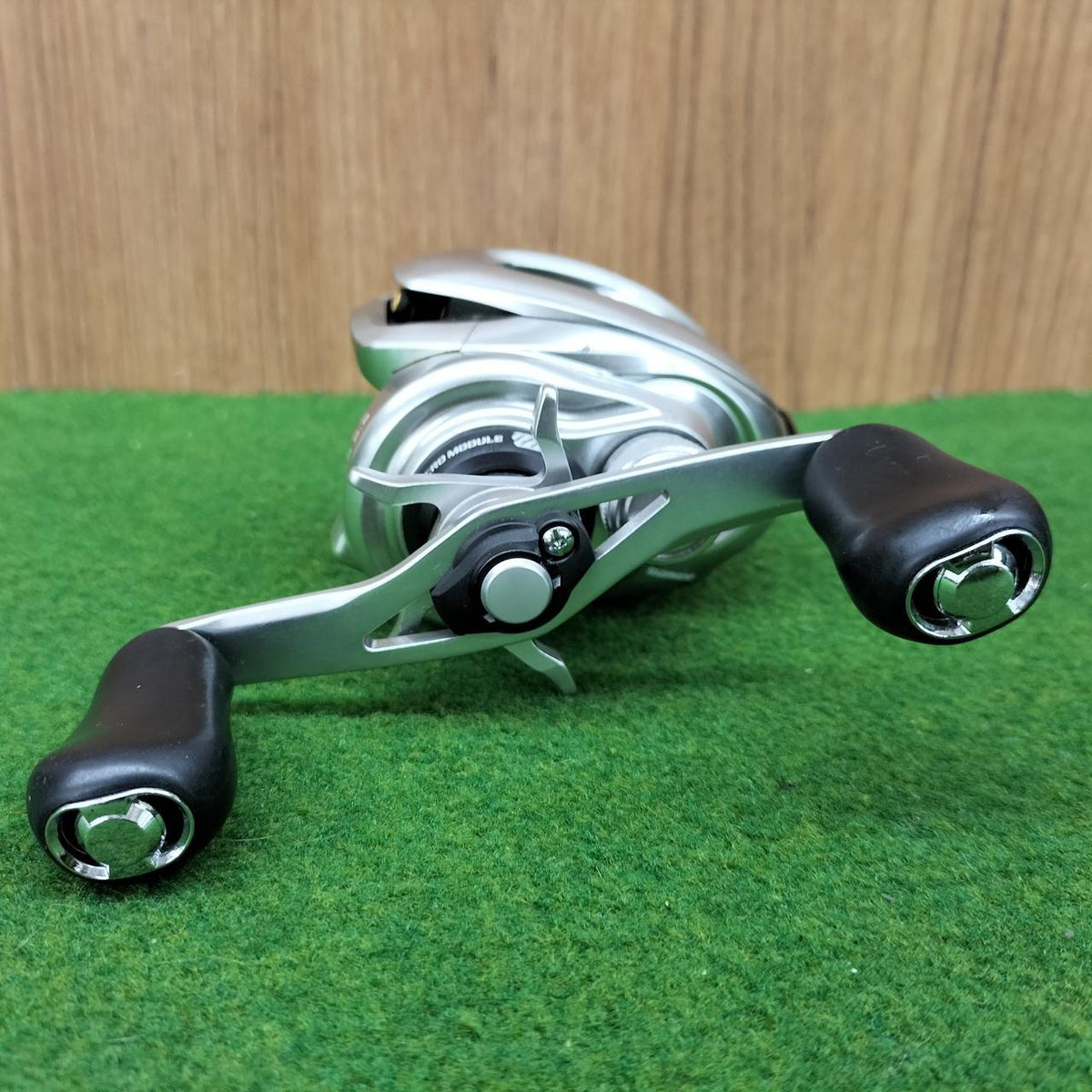 SHIMANO Baitcasting Reel METANIUM MGL XG LEFT - Banzai Thrifting | BanzaiHobby