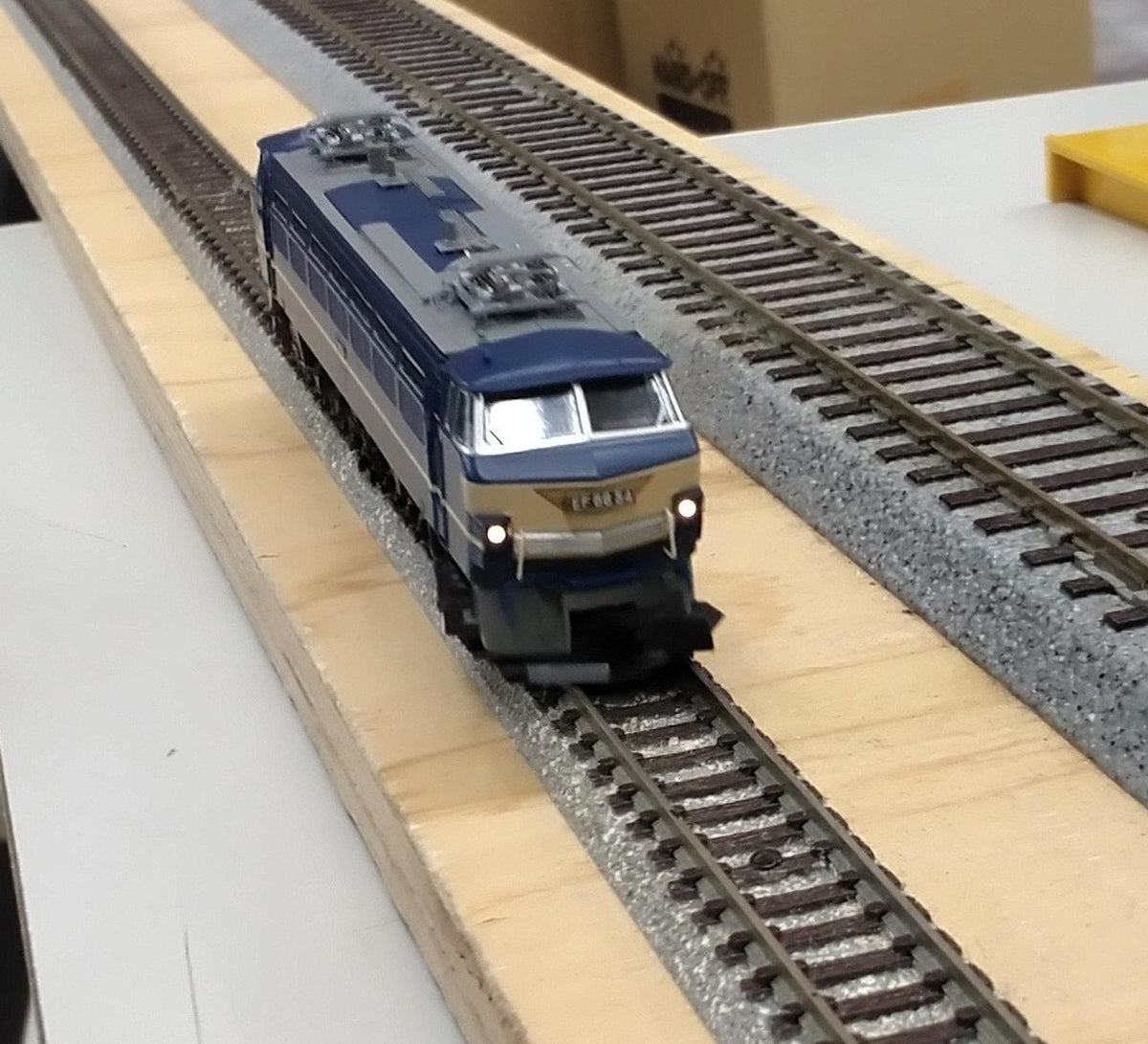 KATO N Gauge EF66 Late Model Blue Train Towing Aircraft - Banzai Thrifting | BanzaiHobby
