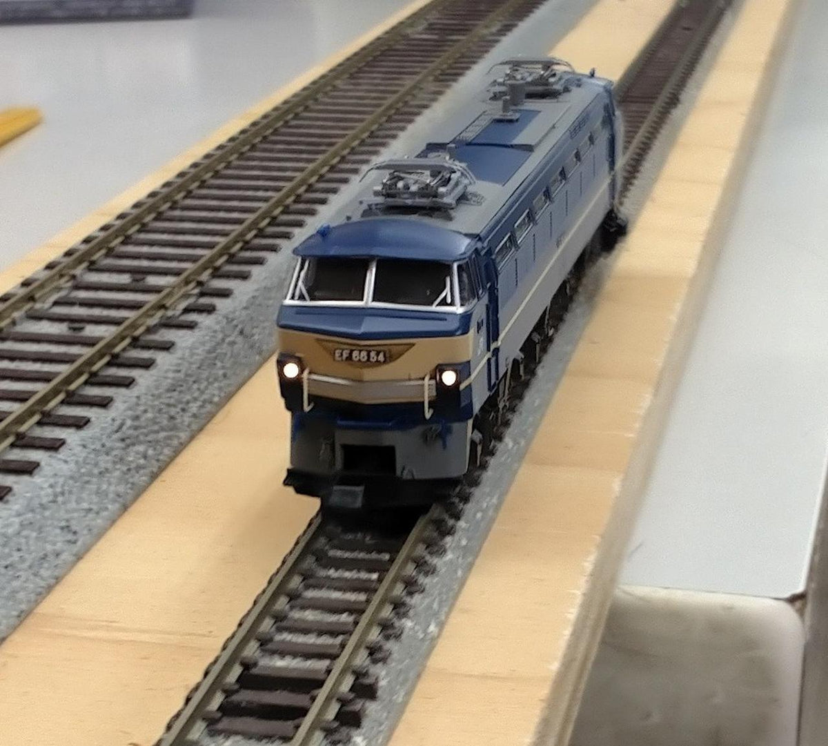 KATO N Gauge EF66 Late Model Blue Train Towing Aircraft - Banzai Thrifting | BanzaiHobby