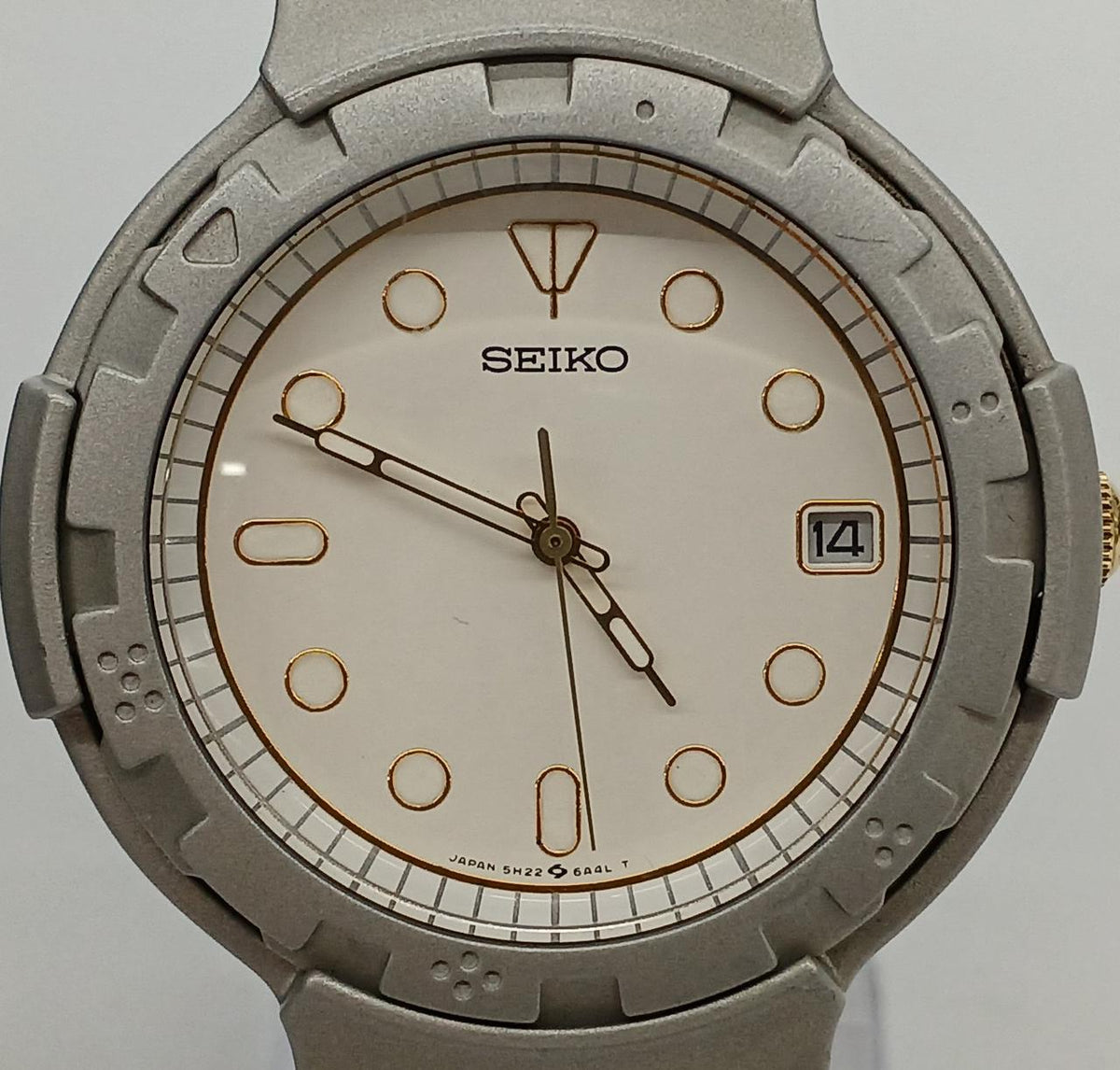 SEIKO Quartz Watch 5H22-6A30 - Banzai Thrifting | BanzaiHobby