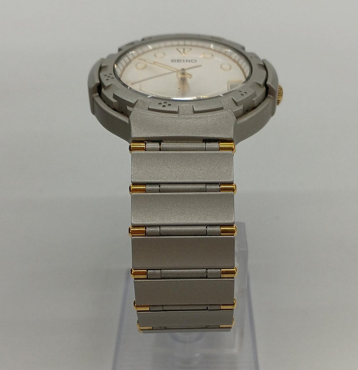 SEIKO Quartz Watch 5H22-6A30 - Banzai Thrifting | BanzaiHobby