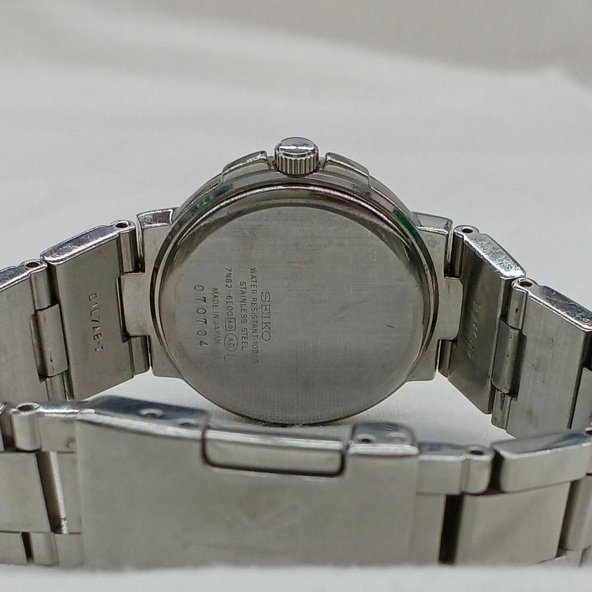 SEIKO Quartz Wristwatch 7N82-6E00 - Banzai Thrifting | BanzaiHobby