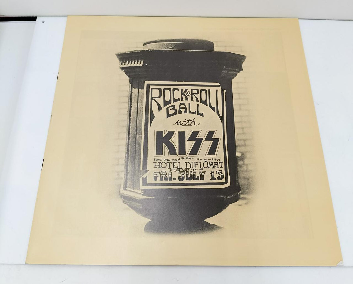 Victor LP Kiss / The Full Picture of Hell - Banzai Thrifting | BanzaiHobby