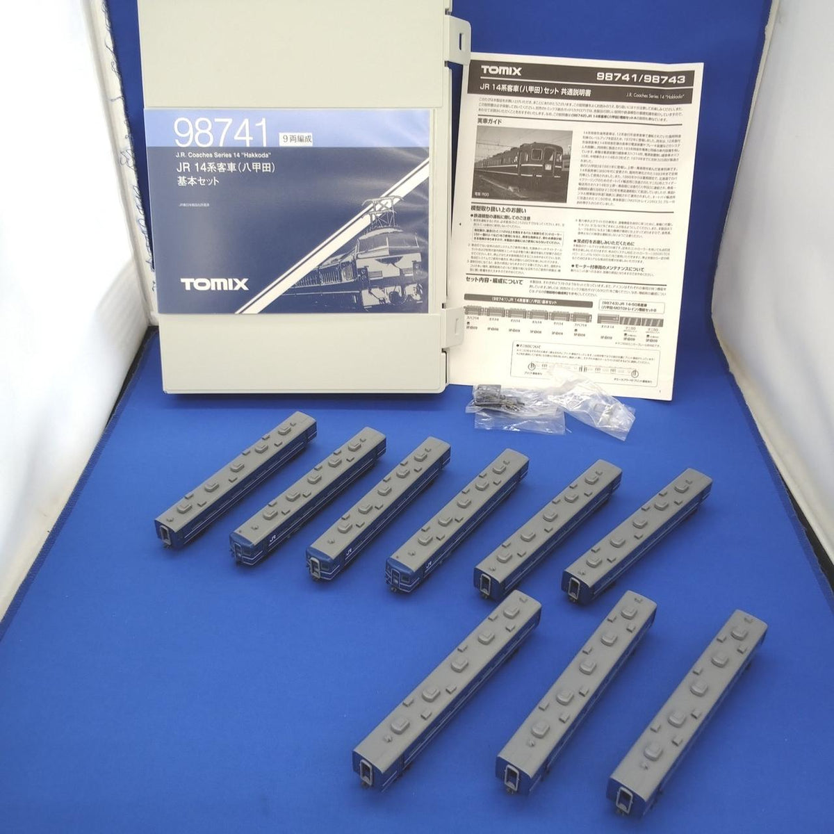 TOMIX JR 14 Series Passenger Car Hakkoda Basic Set + 3-Car Set 98741 - Banzai Thrifting | BanzaiHobby