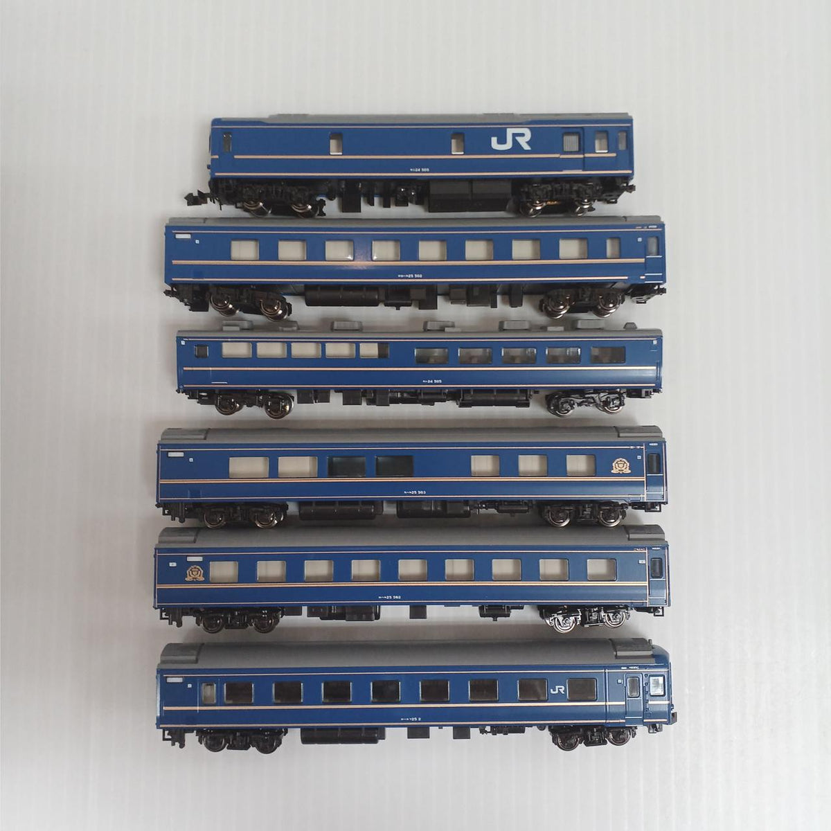 KATO N Gauge Hokutosei Deluxe Formation - Banzai Thrifting | BanzaiHobby