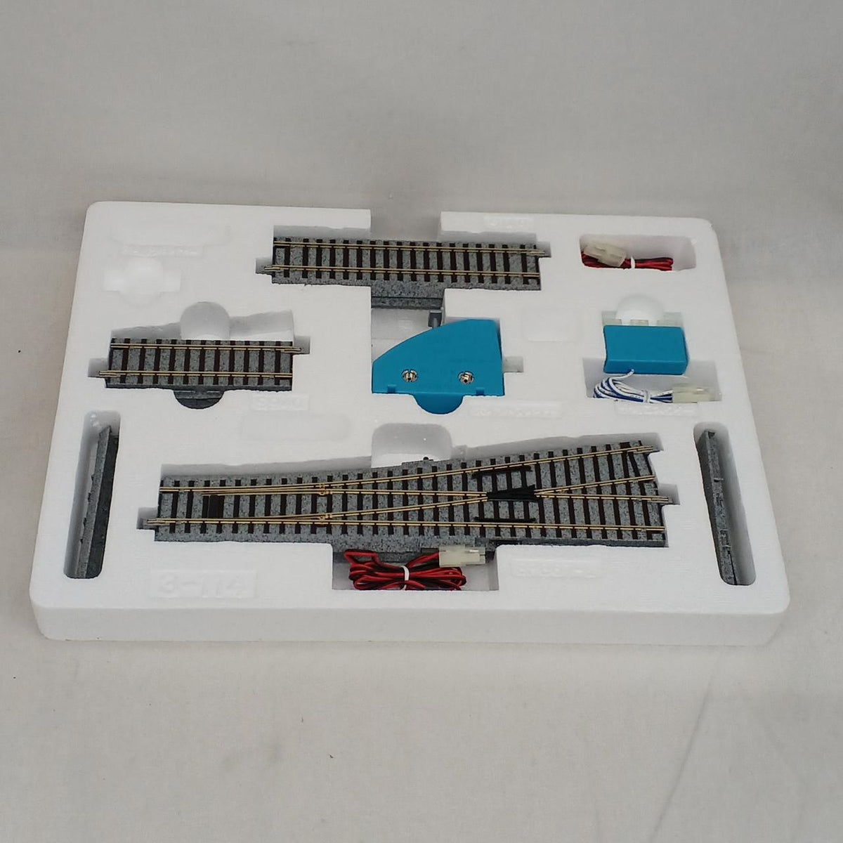 KATO HO Gauge Unitrack Electric Point No. 6 Single Crossing Set - Banzai Thrifting | BanzaiHobby