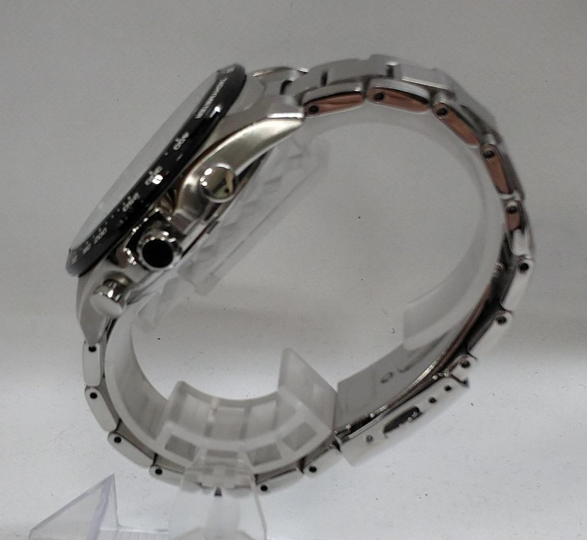 SEIKO Quartz Analog Wristwatch V175-0FA0 - Banzai Thrifting | BanzaiHobby