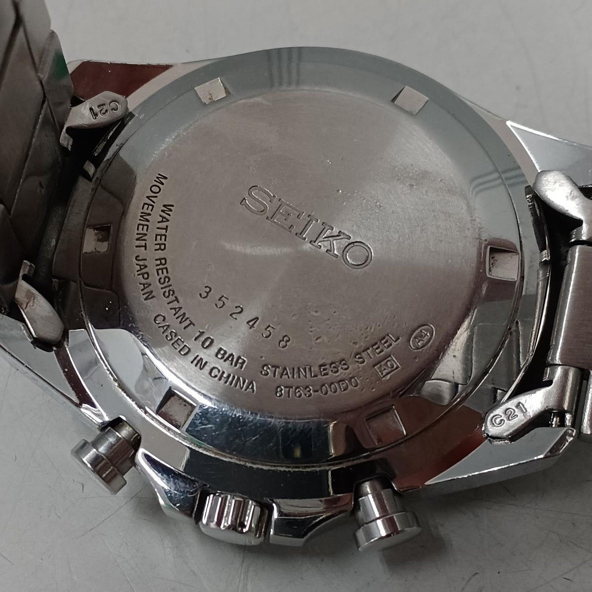 SEIKO Quartz Wristwatch 8T63-00D0 - Banzai Thrifting | BanzaiHobby