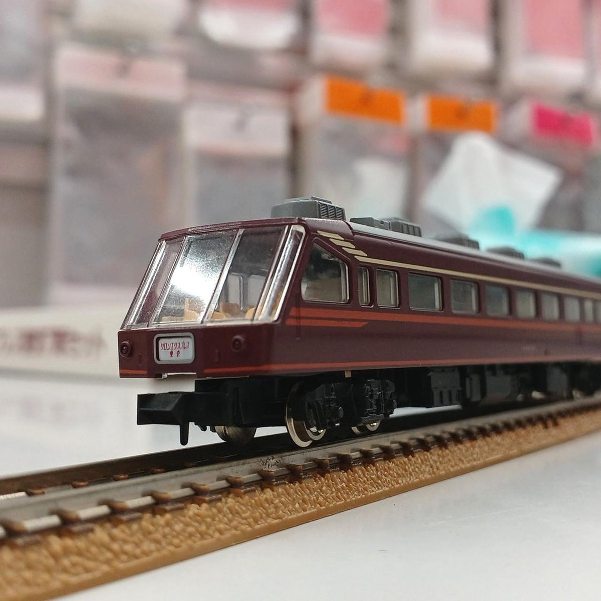 KATO N Gauge Salon Express Tokyo 7-Car Set S5026 - Banzai Thrifting | BanzaiHobby