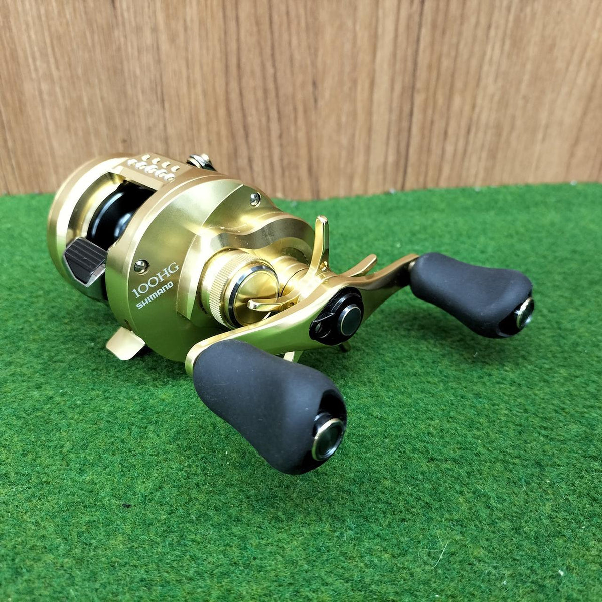SHIMANO Baitcasting Reel CALCUTTA CONQUEST 100HG - Banzai Thrifting | BanzaiHobby