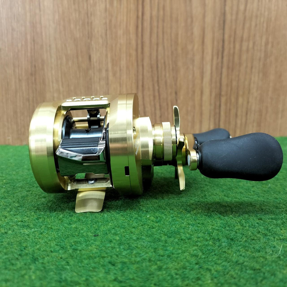 SHIMANO Baitcasting Reel CALCUTTA CONQUEST 100HG - Banzai Thrifting | BanzaiHobby