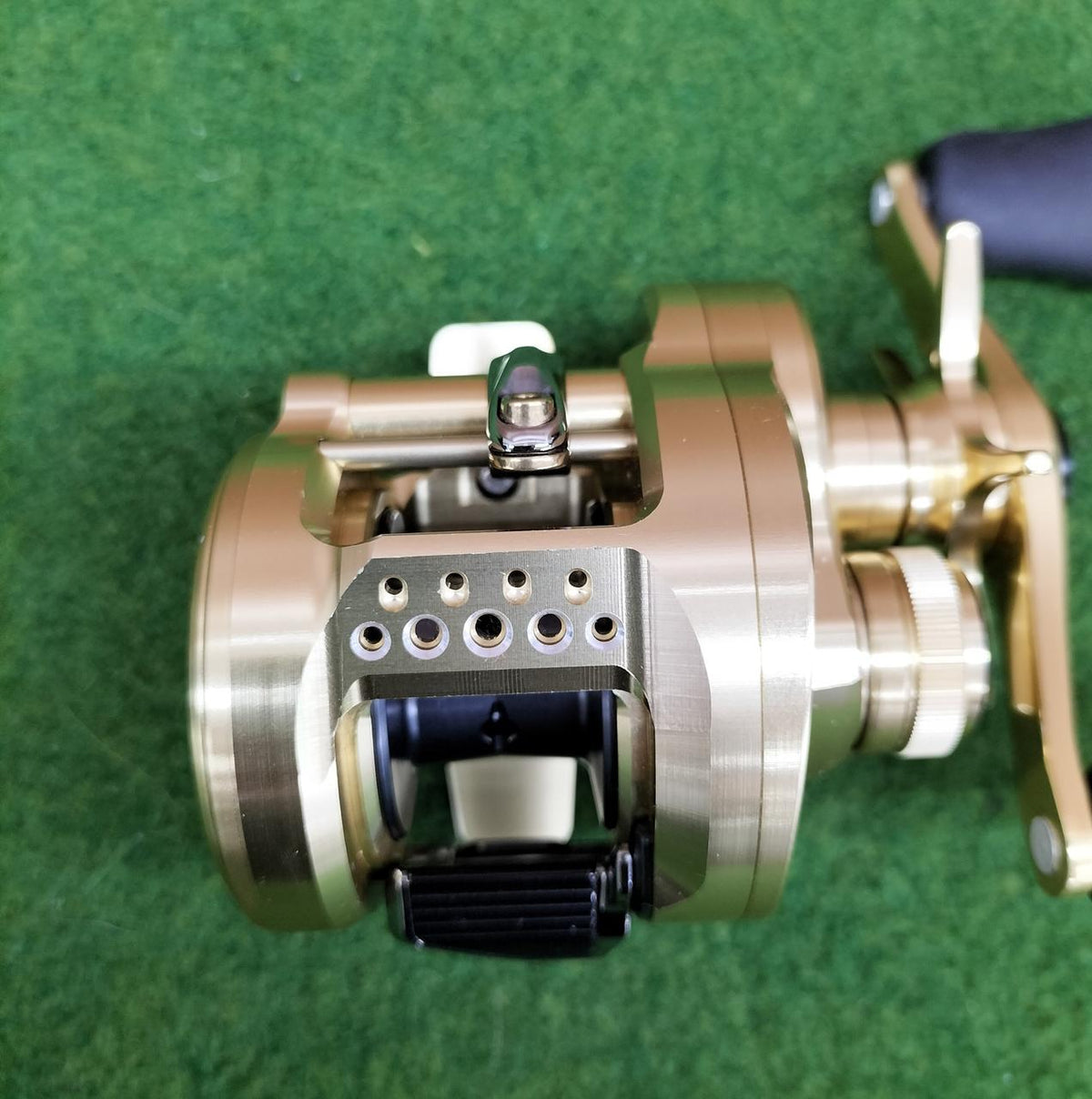 SHIMANO Baitcasting Reel CALCUTTA CONQUEST 100HG - Banzai Thrifting | BanzaiHobby
