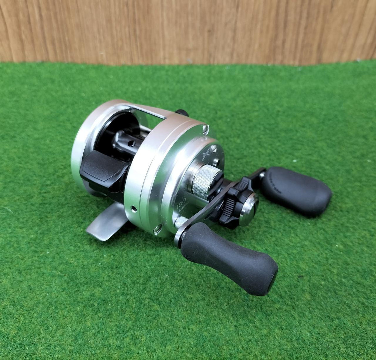 SHIMANO Baitcasting Reel CALCUTTA 100 - Banzai Thrifting | BanzaiHobby