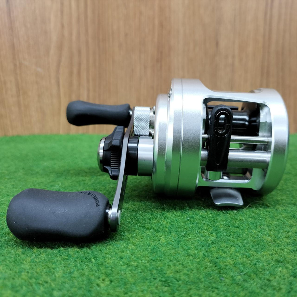 SHIMANO Baitcasting Reel CALCUTTA 100 - Banzai Thrifting | BanzaiHobby