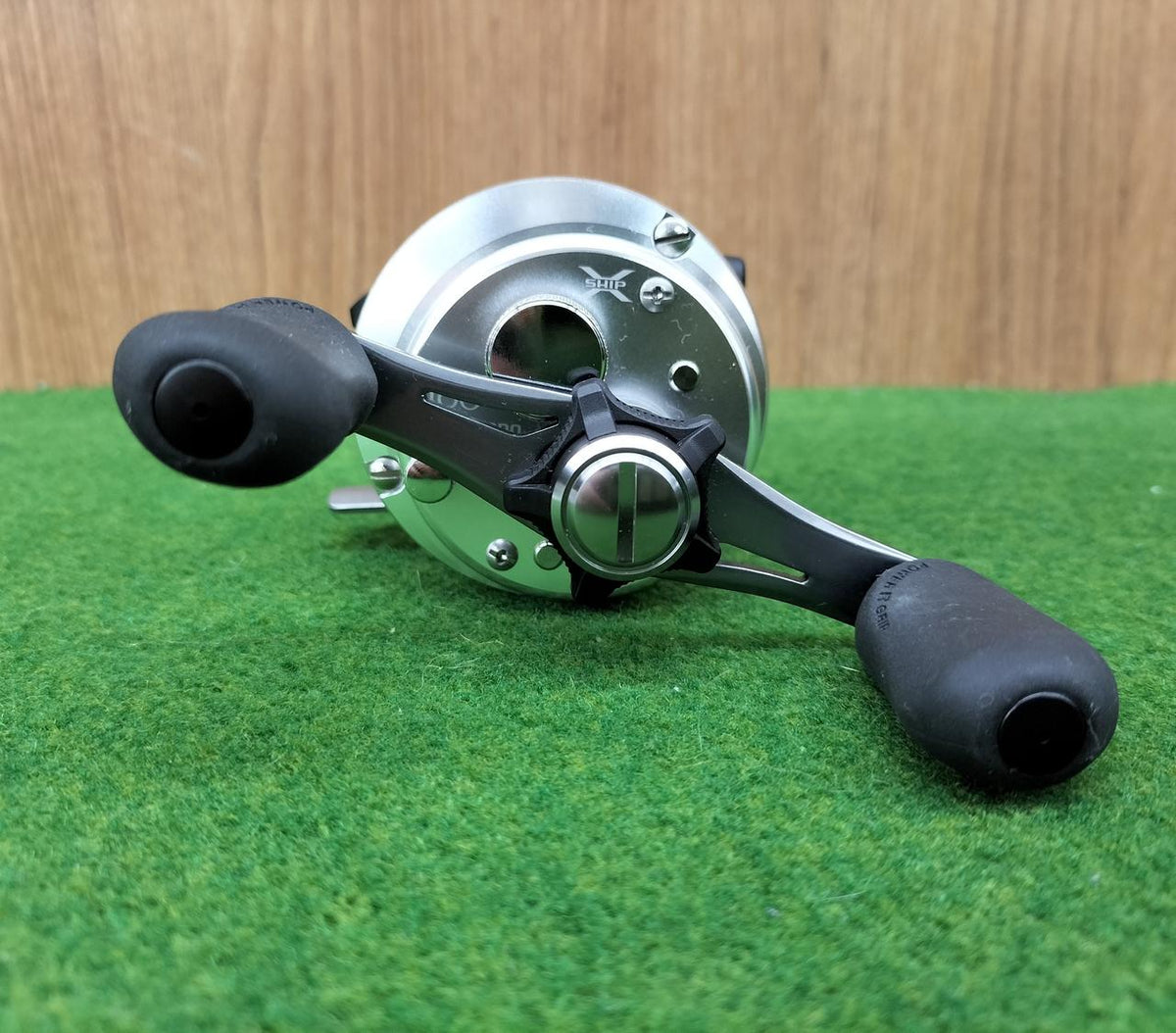 SHIMANO Baitcasting Reel CALCUTTA 100 - Banzai Thrifting | BanzaiHobby