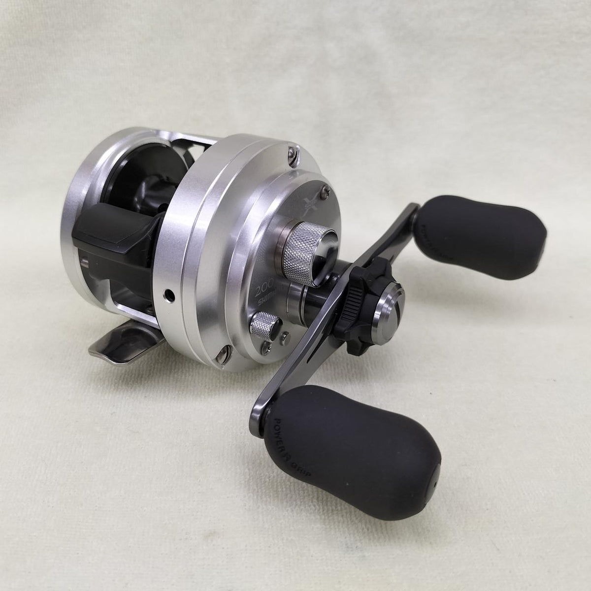 SHIMANO Baitcasting Reel CALCUTTA 200 - Banzai Thrifting | BanzaiHobby