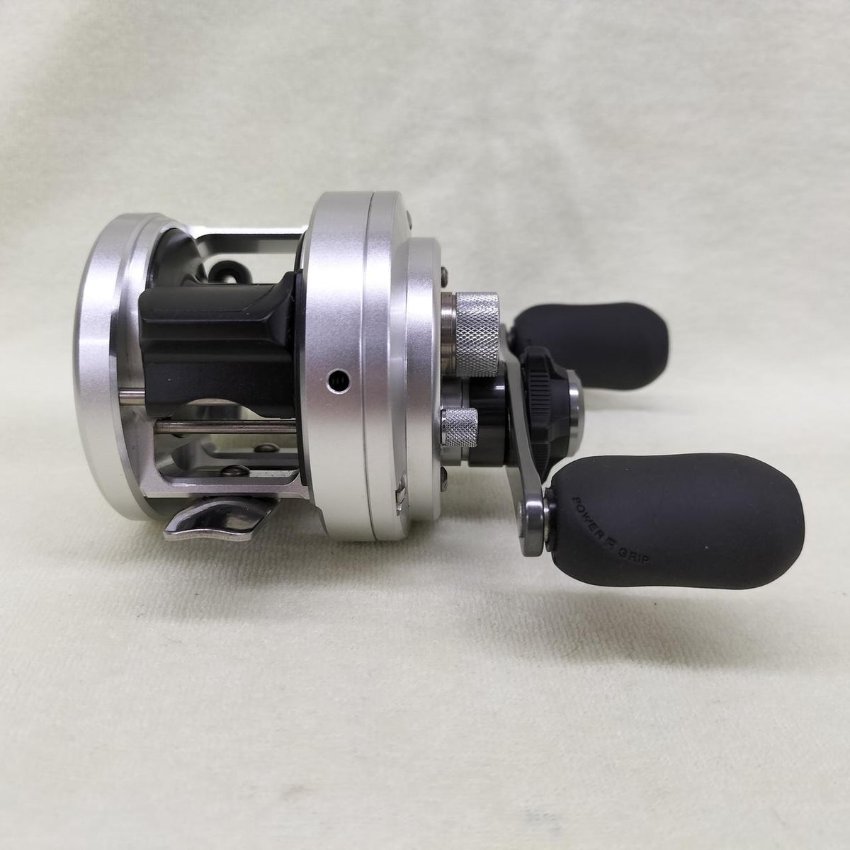 SHIMANO Baitcasting Reel CALCUTTA 200 - Banzai Thrifting | BanzaiHobby