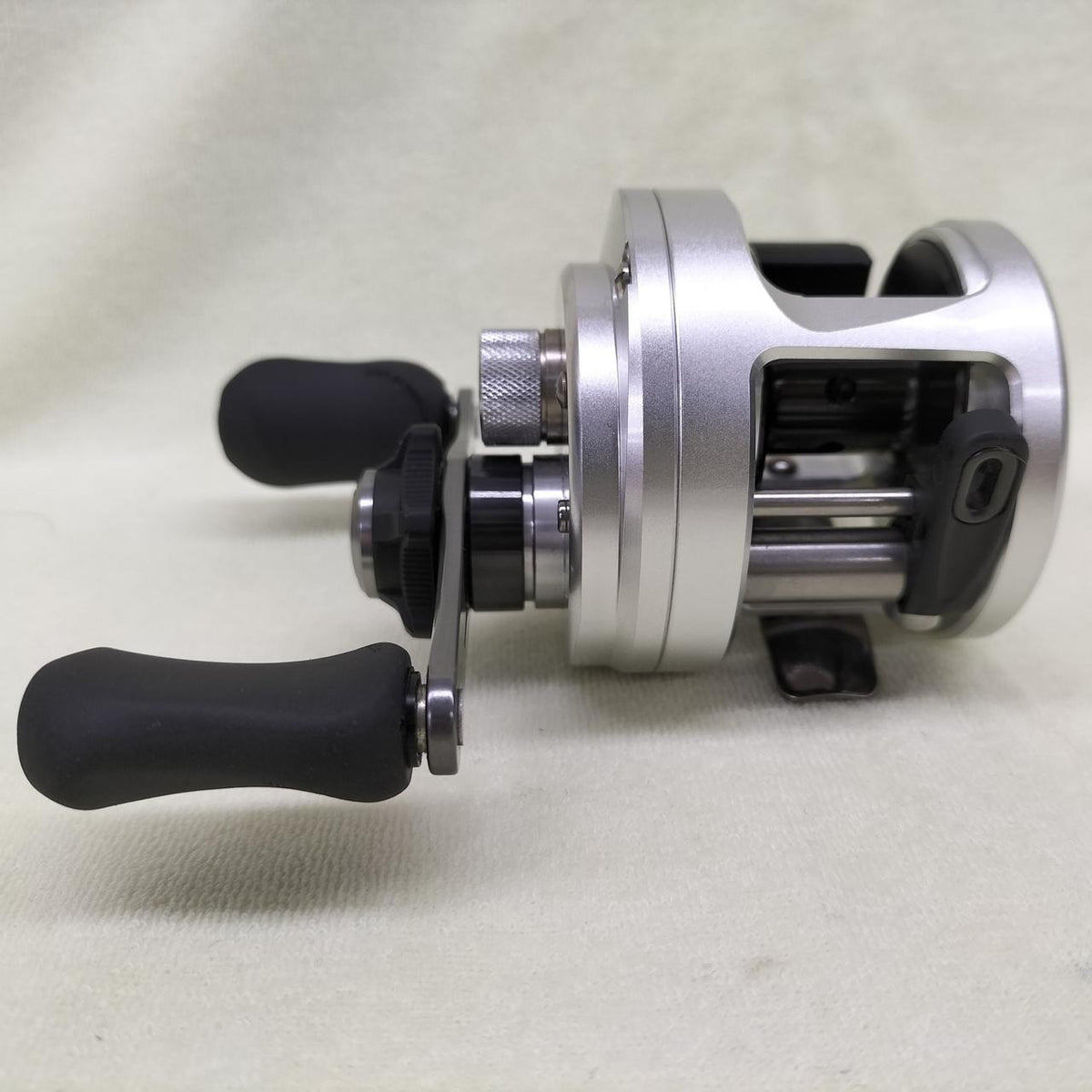 SHIMANO Baitcasting Reel CALCUTTA 200 - Banzai Thrifting | BanzaiHobby