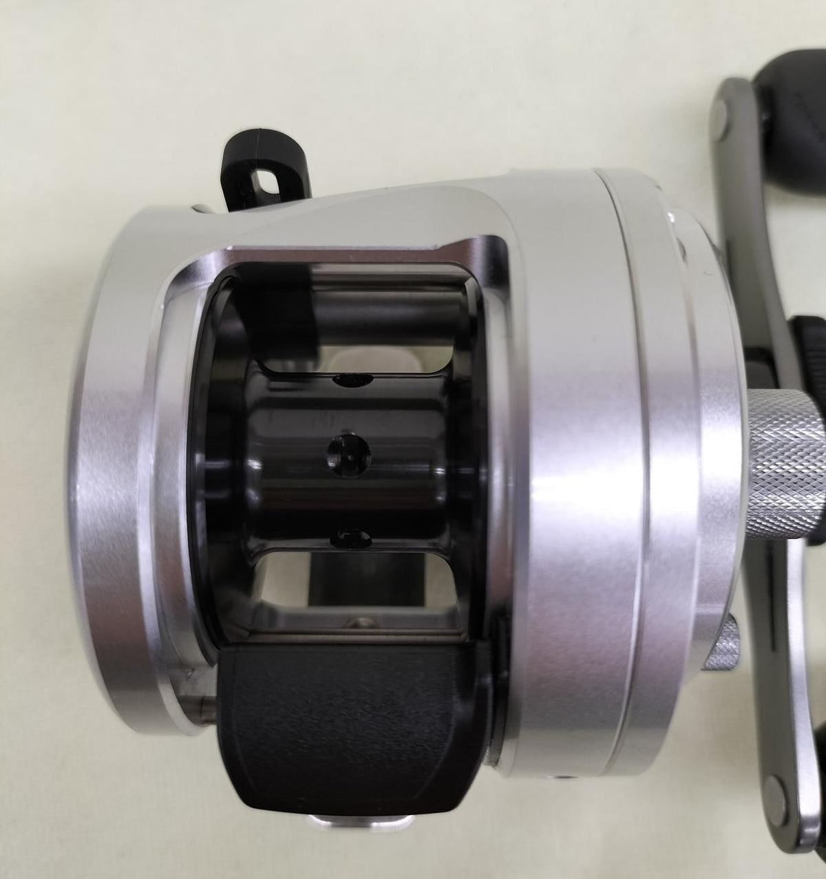 SHIMANO Baitcasting Reel CALCUTTA 200 - Banzai Thrifting | BanzaiHobby