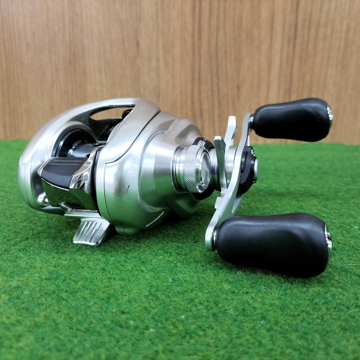 SHIMANO Baitcasting Reel METANIUM MGL HG - Banzai Thrifting | BanzaiHobby