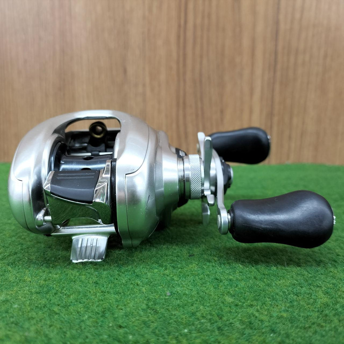 SHIMANO Baitcasting Reel METANIUM MGL HG - Banzai Thrifting | BanzaiHobby