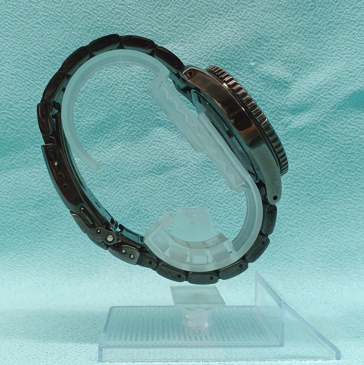 SEIKO Solar Wristwatch V157-00A0 - Banzai Thrifting | BanzaiHobby