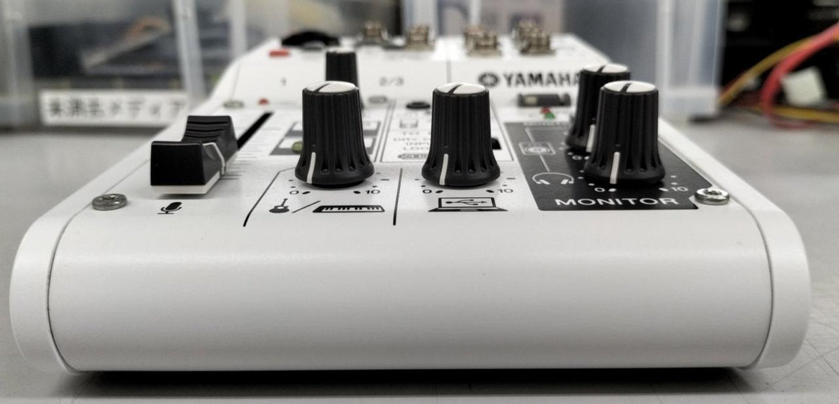 YAMAHA Mixer AG03 - Banzai Thrifting | BanzaiHobby