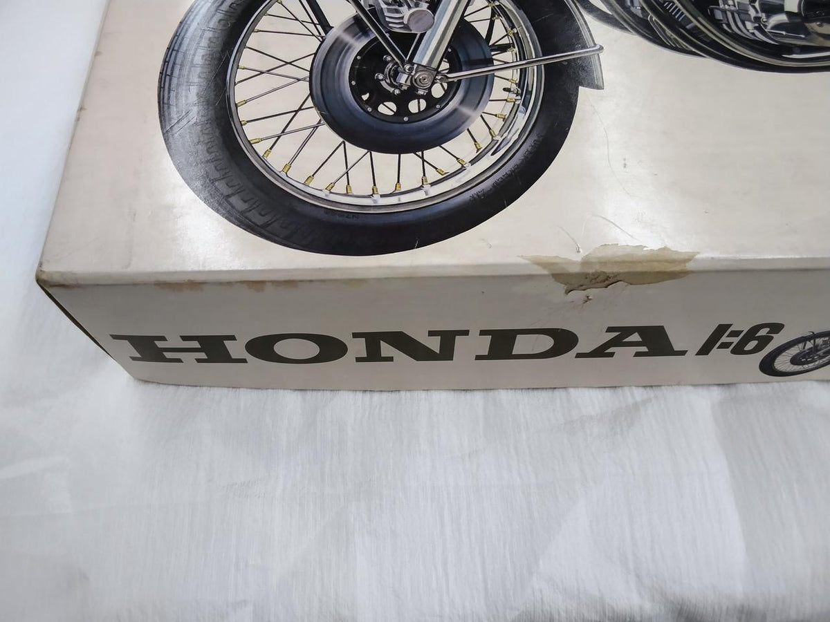 TAMIYA "In-store Pickup Only" HONDA CB750FOUR 1/6 Honda Dream CB750 - Banzai Thrifting | BanzaiHobby