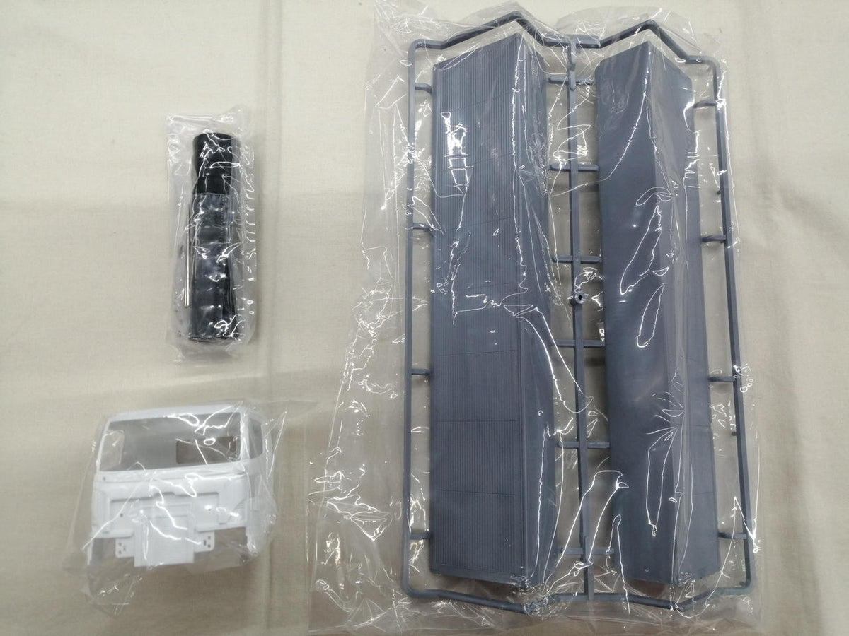 Qingdao Cultural Teaching Materials Company 1/32 Scale Hino Profia FW - Banzai Thrifting | BanzaiHobby