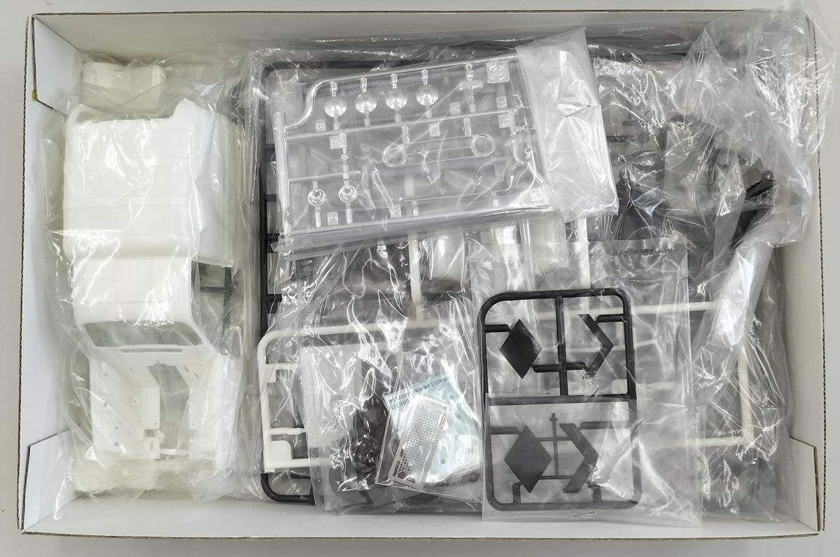 Ebro 1/24 RENAULT 4 FOURGONNETTE SERVICE CAR - Banzai Thrifting | BanzaiHobby