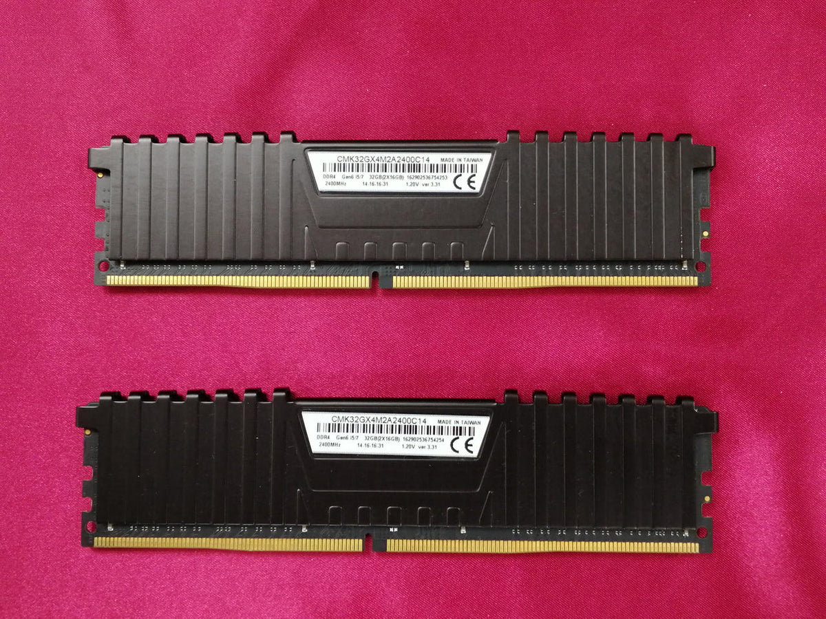 CORSAIR Memory CMK32GGX4M2A2400C14