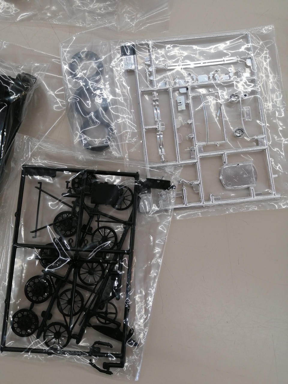 MONOGRAM 1/24 Scale Plastic Model 1931 Rolls-Royce 1930 Ford Coupe