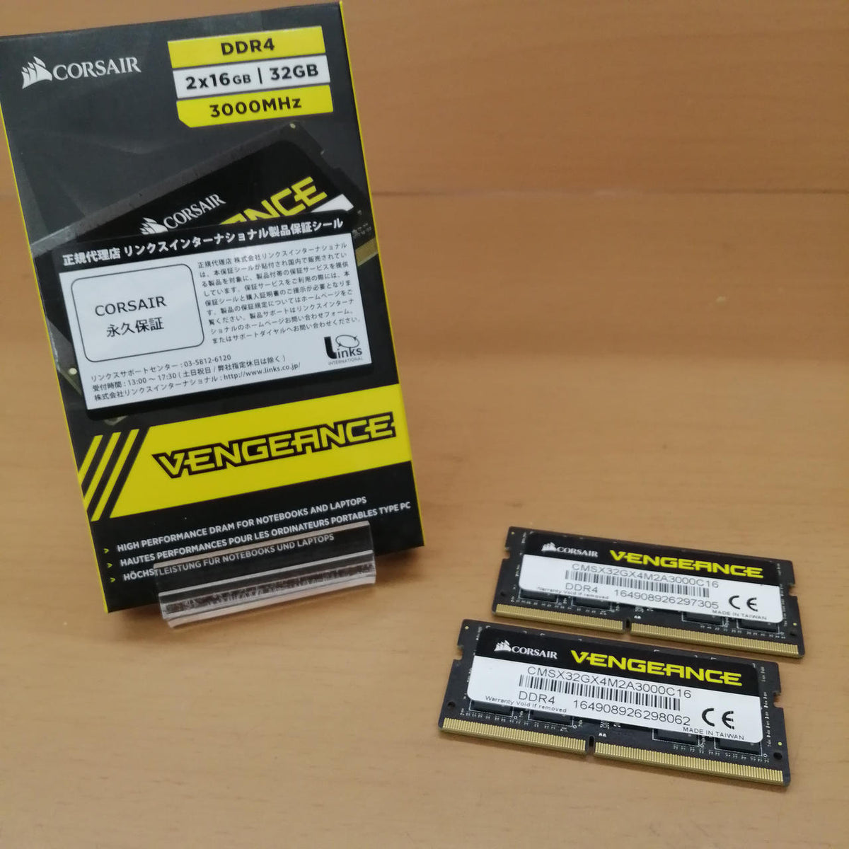 CORSAIR PC Memory CMSX32GX4M2A3000C16