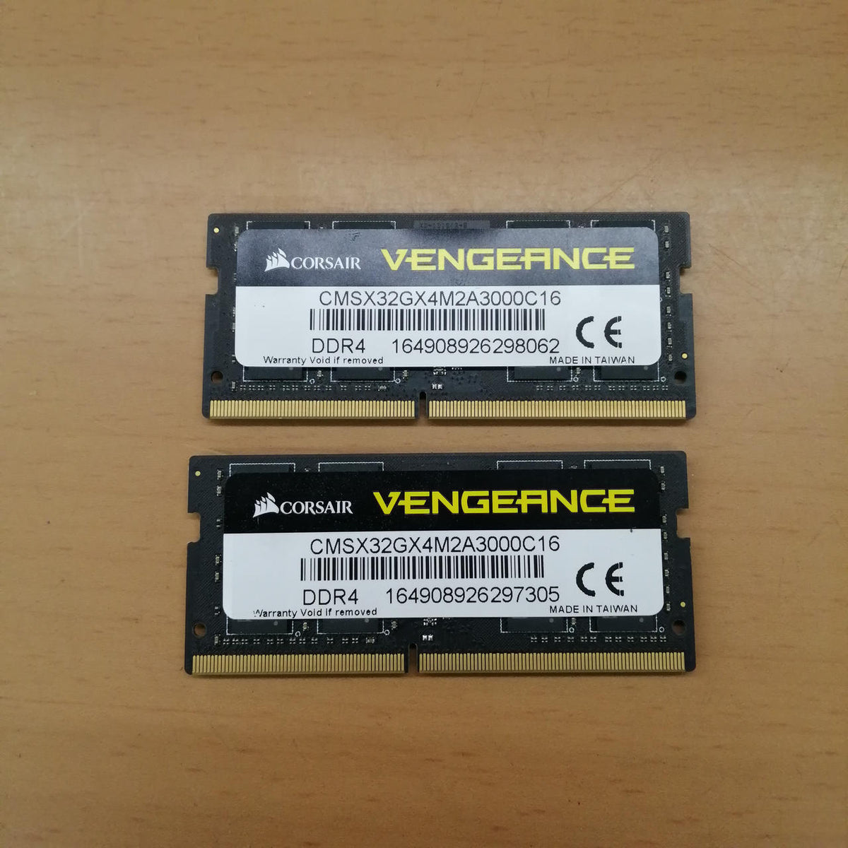 CORSAIR PC Memory CMSX32GX4M2A3000C16