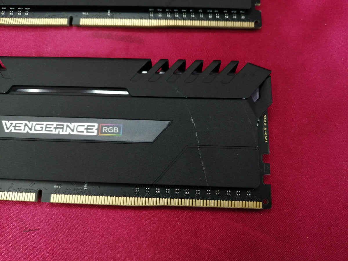 CORSAIR Memory CMR16GX4M2Z3200C16