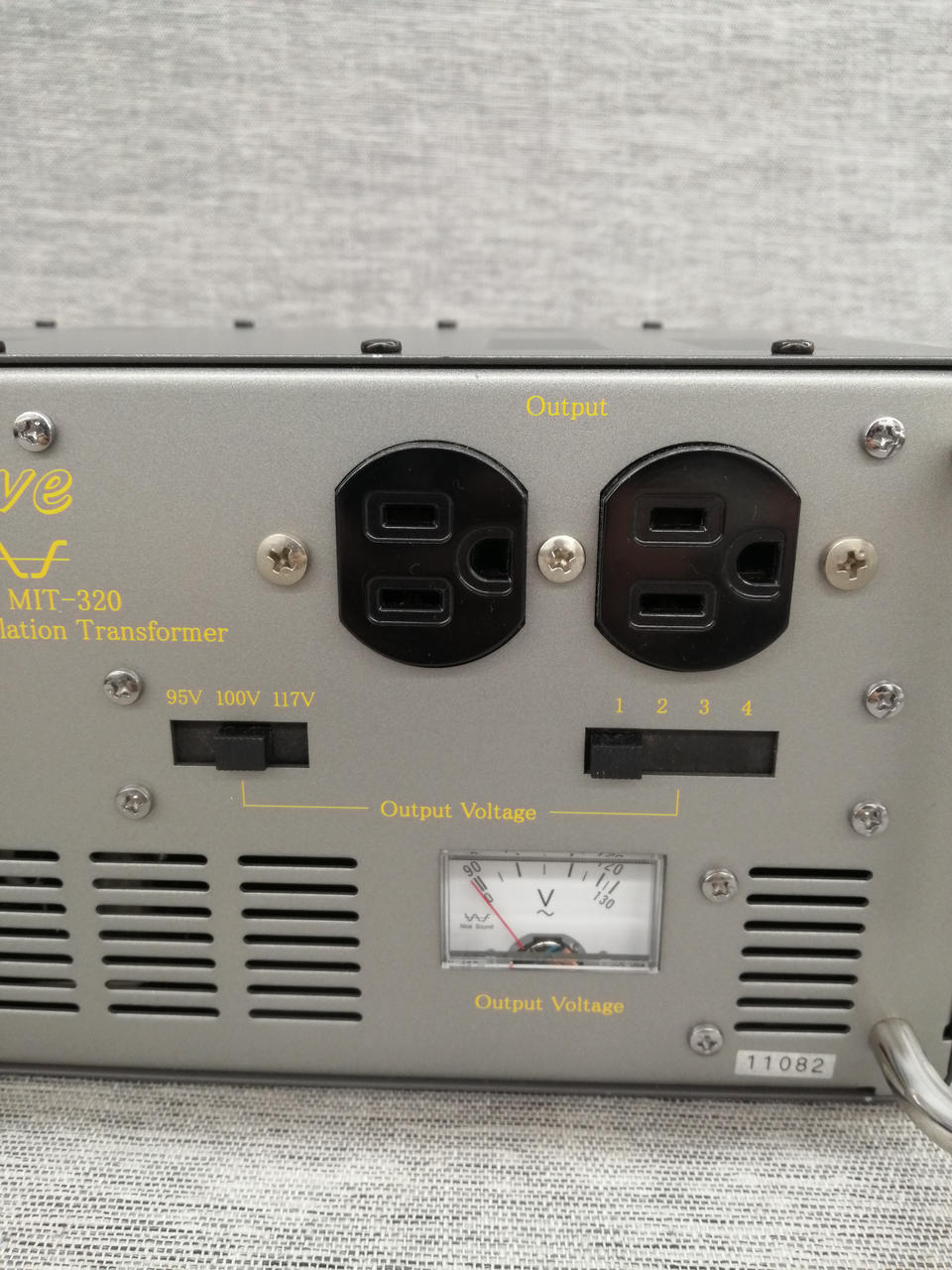 Nakamura Manufacturing Isolation Transformer LIVE MIT-320 - Banzai Thrifting | BanzaiHobby