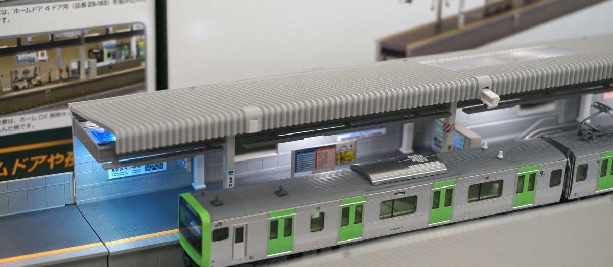 KATO 23-161 Suburban Type Platform DX One-Sided Platform Set - BanzaiHobby