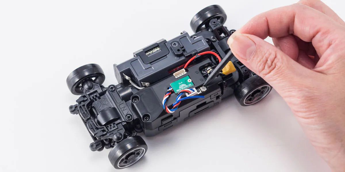 Kyosho 32628PW MINI-Z AWD NISSAN GT-R R35 White Pearl - BanzaiHobby