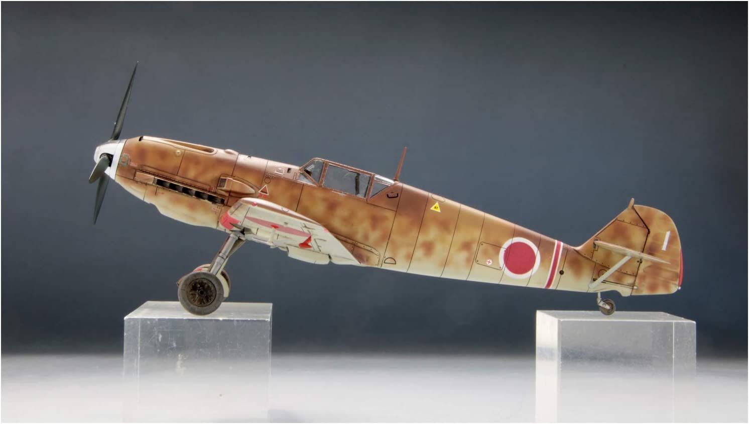 Fine Molds IJA Messerschmitt Bf109E-7 w/Maintenance Scene Set 2 - BanzaiHobby