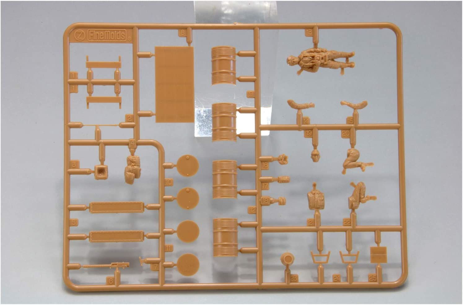 Fine Molds IJA Messerschmitt Bf109E-7 w/Maintenance Scene Set 2 - BanzaiHobby