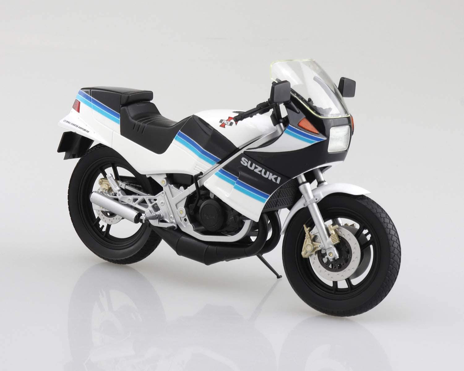 Aoshima Suzuki RG250 Gamma Blue/White - BanzaiHobby