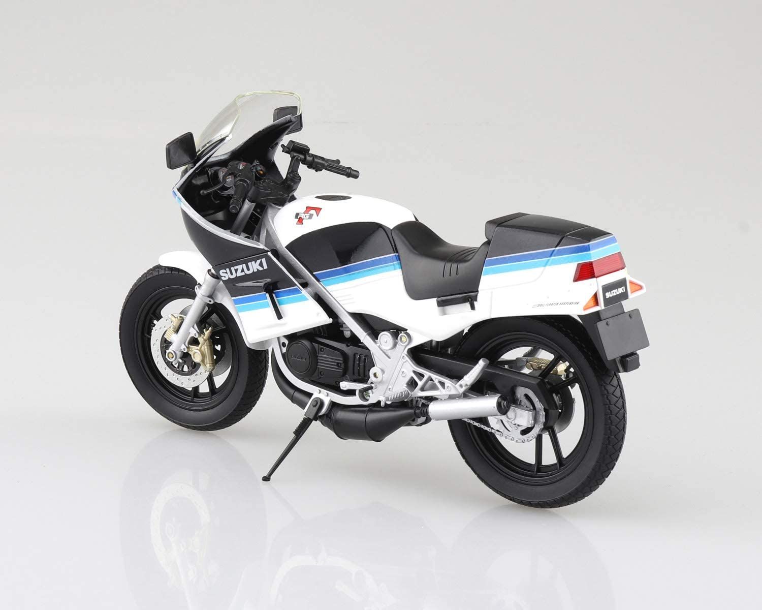 Aoshima Suzuki RG250 Gamma Blue/White - BanzaiHobby