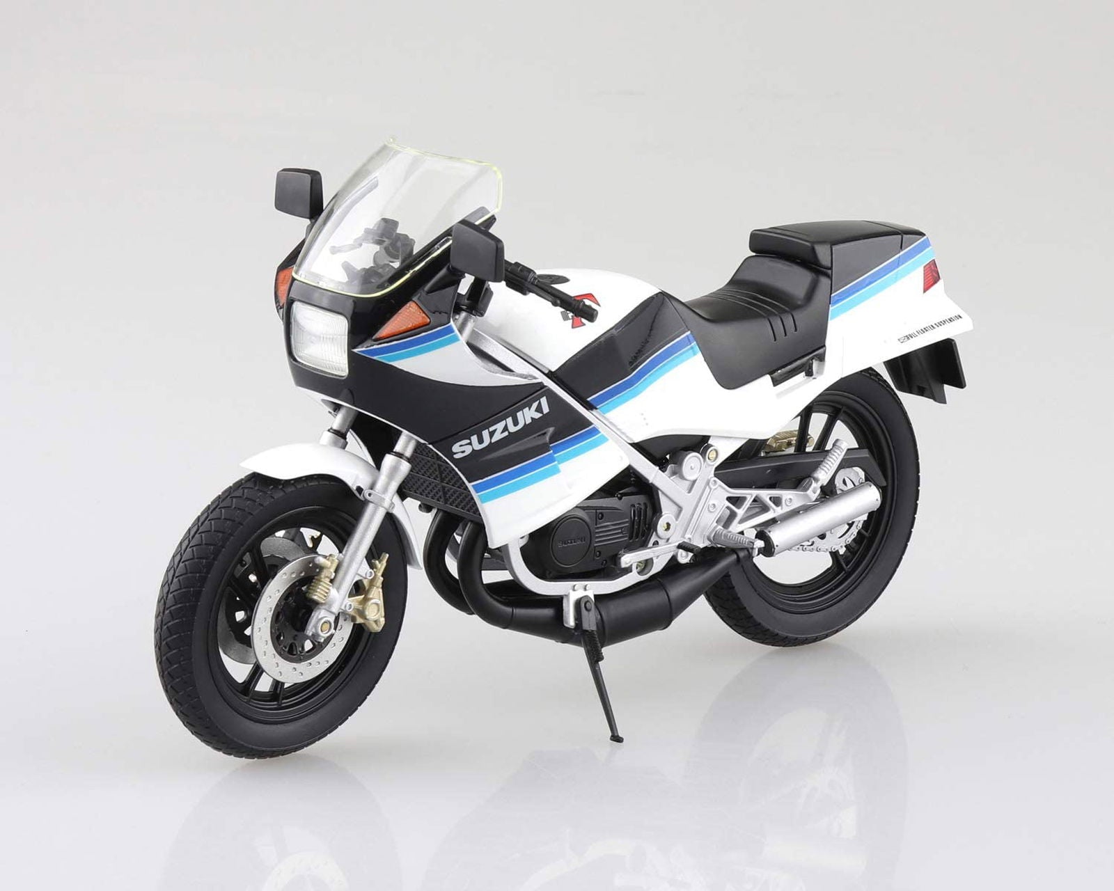 Aoshima Suzuki RG250 Gamma Blue/White - BanzaiHobby