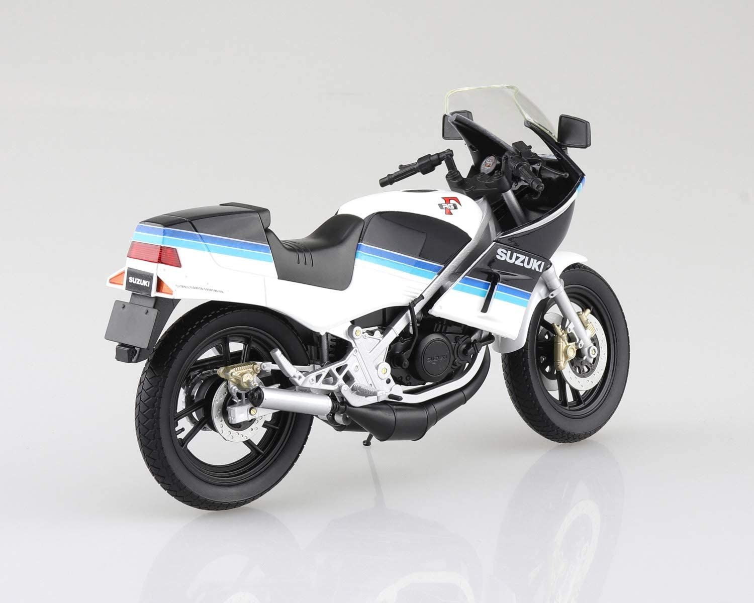 Aoshima Suzuki RG250 Gamma Blue/White - BanzaiHobby