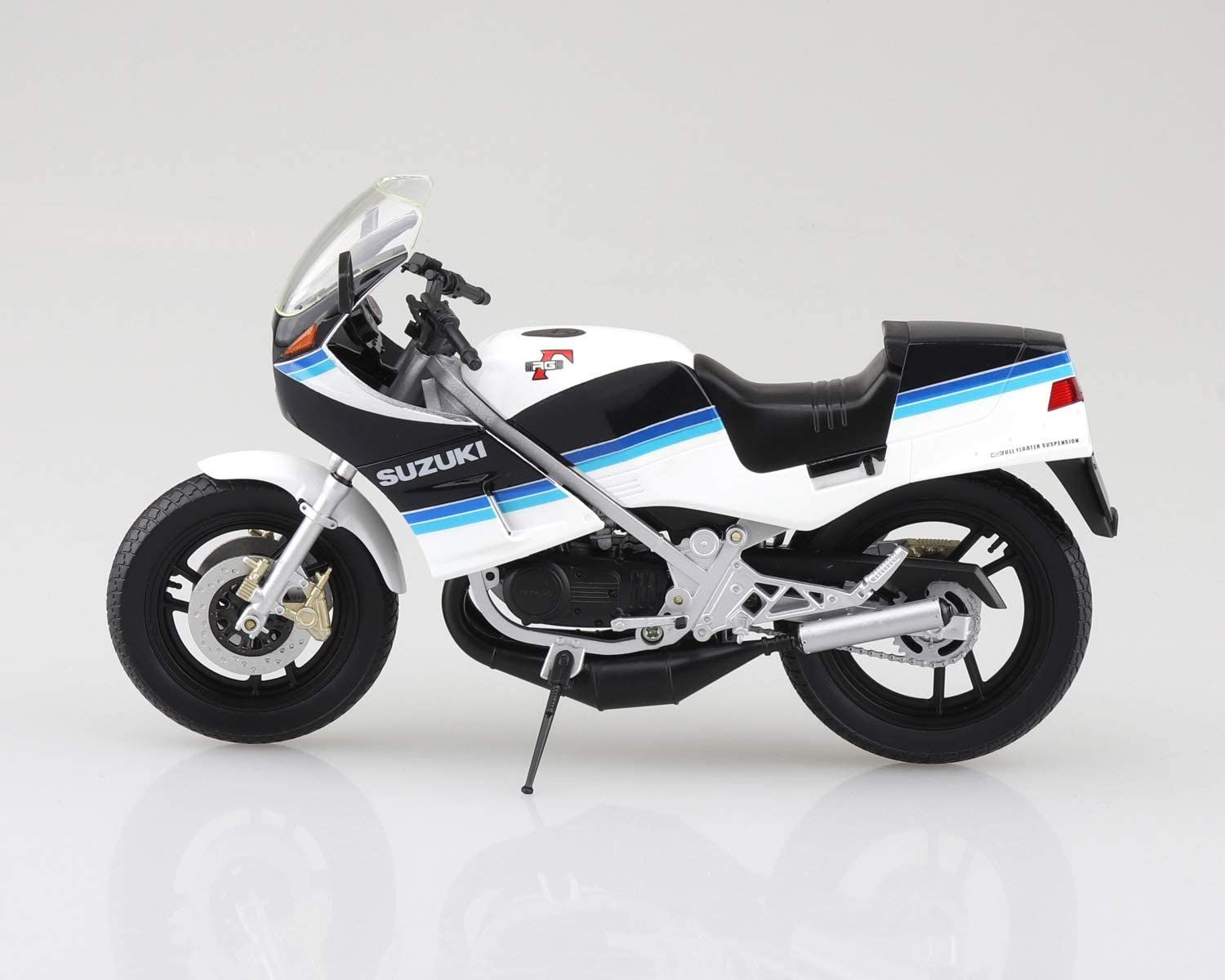 Aoshima Suzuki RG250 Gamma Blue/White - BanzaiHobby