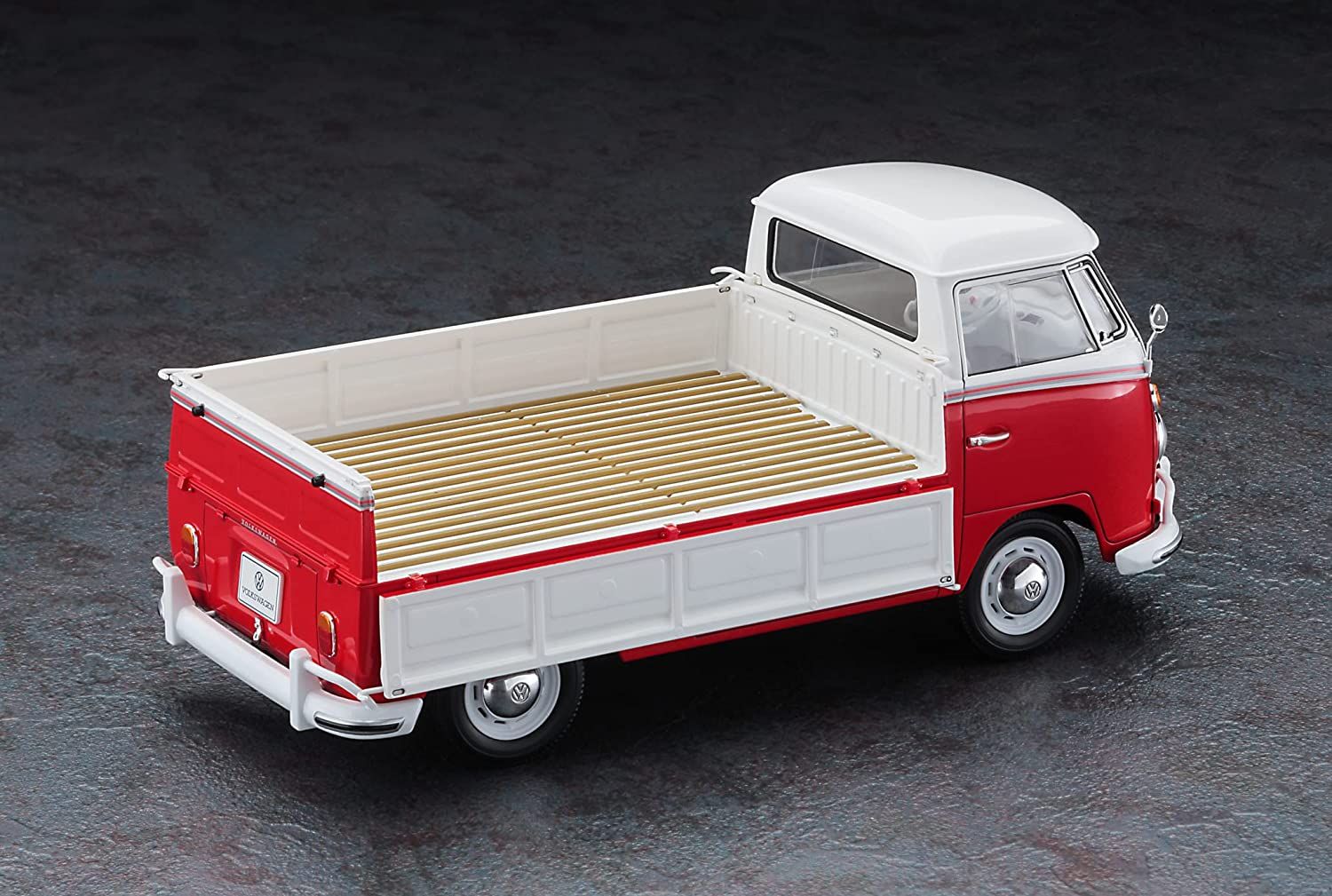 Hasegawa Volkswagen Type2 Pickup Truck `Red/White` - BanzaiHobby