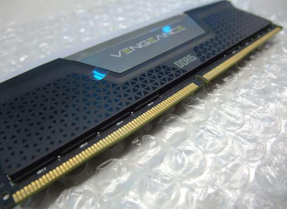 CORSAIR Memory CMH64GX5M2B6000C40 for desktop PCs