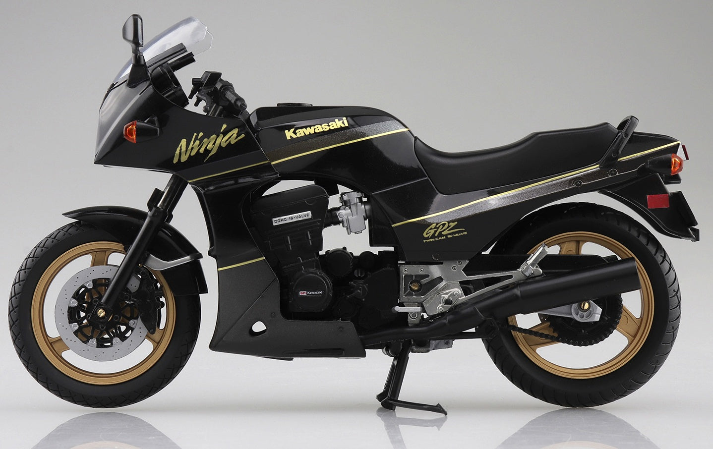 Aoshima 1/12 Complete Bike KAWASAKI GPZ900R Black / Gold - BanzaiHobby