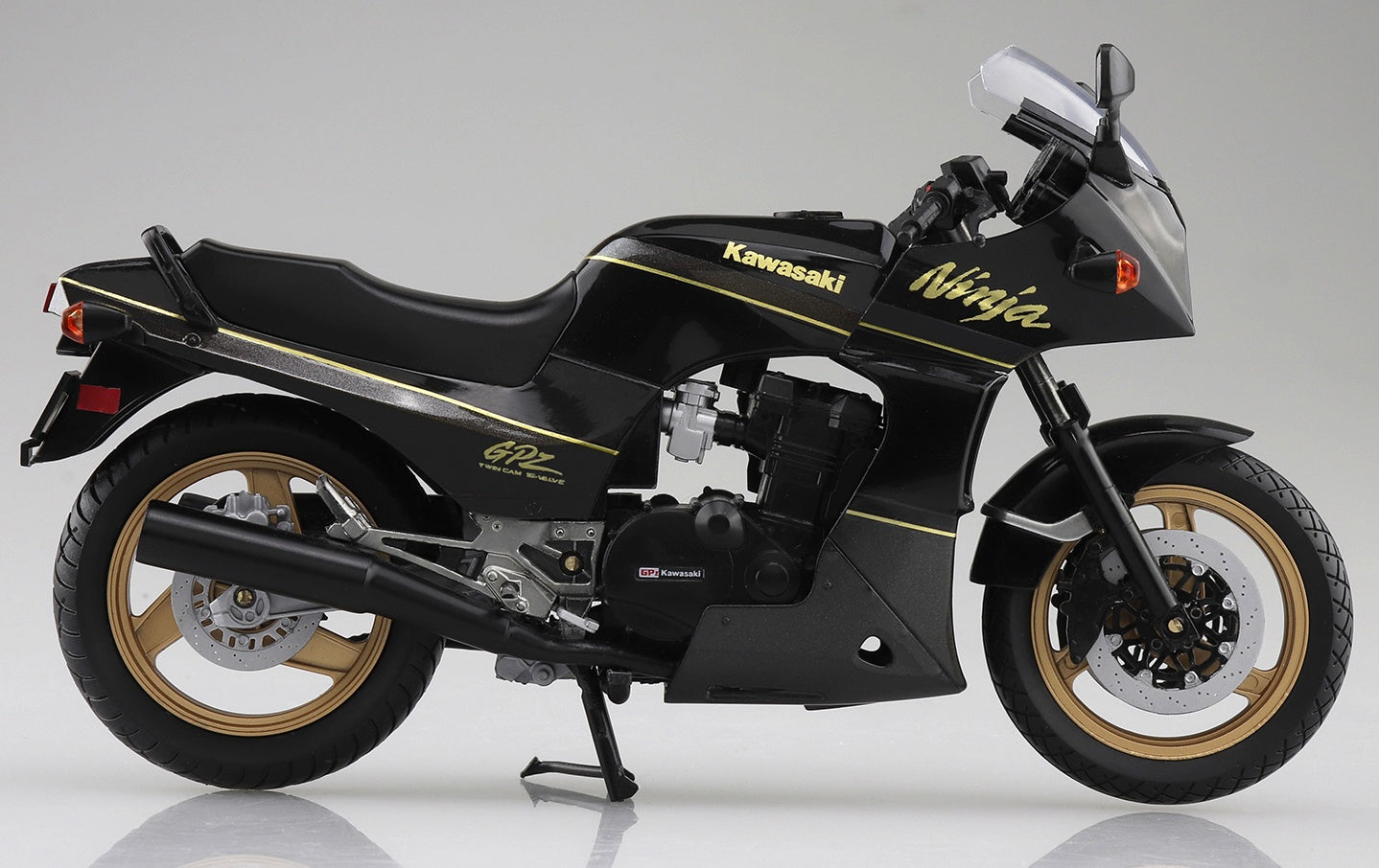 Aoshima 1/12 Complete Bike KAWASAKI GPZ900R Black / Gold - BanzaiHobby